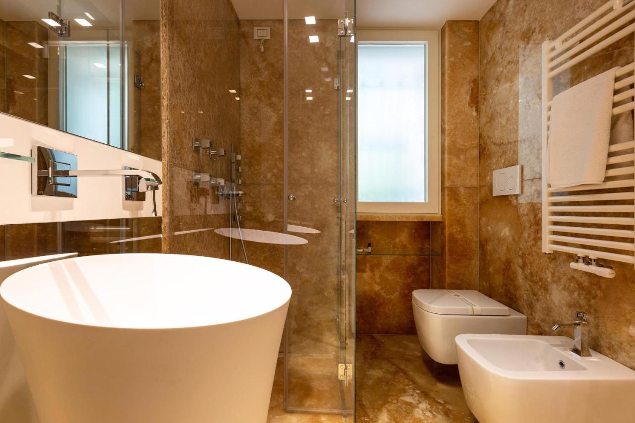 Luxury Carra -