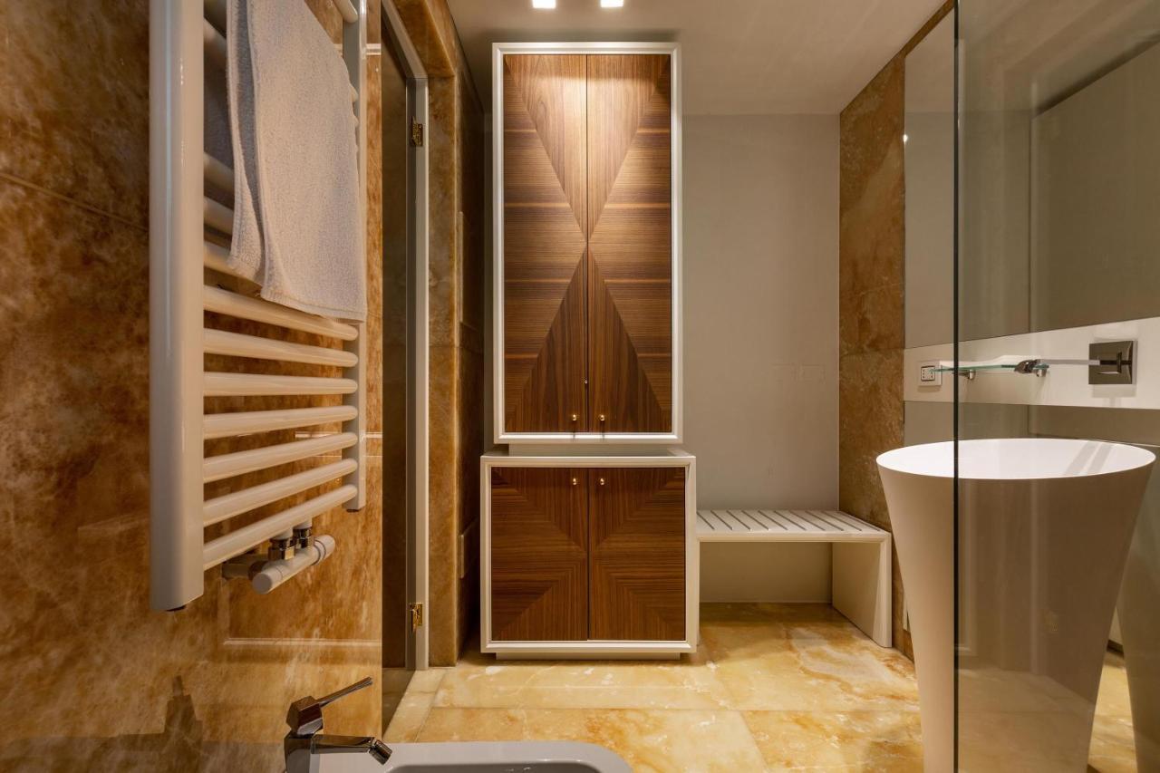 Luxury Carra -