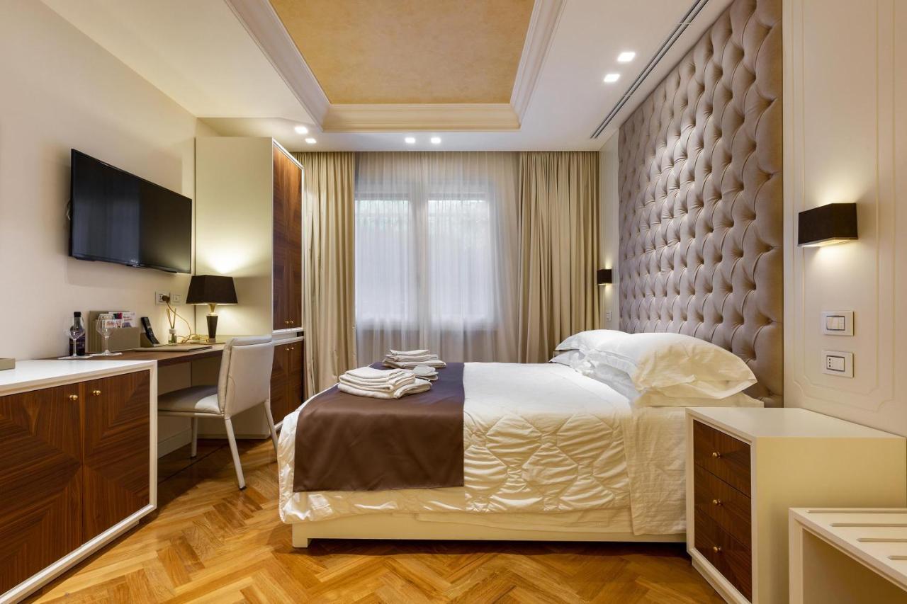 Luxury Carra - *
