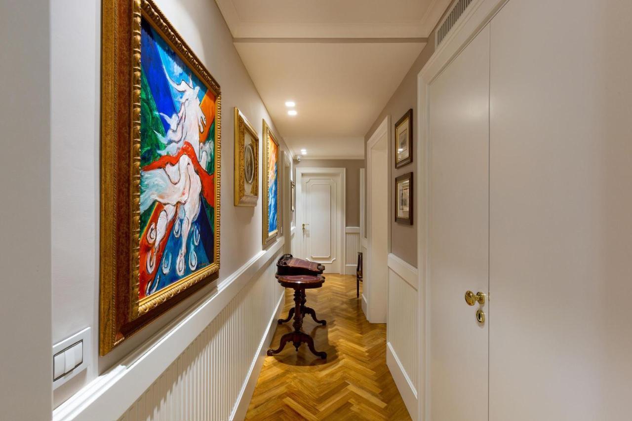 Luxury Carra -