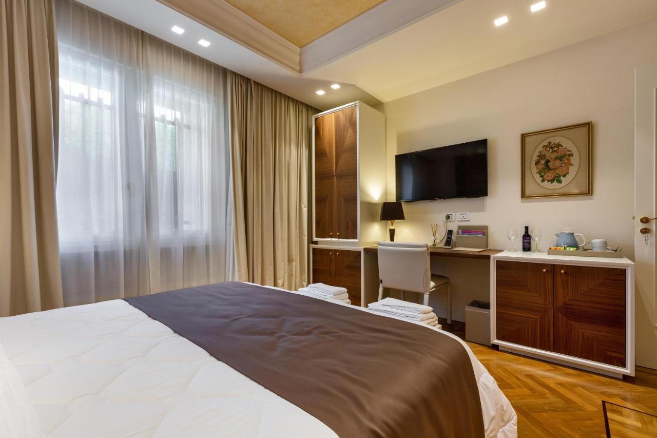 Luxury Carra -