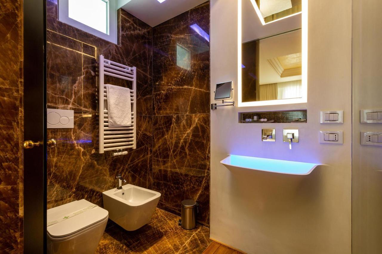 Luxury Carra - *