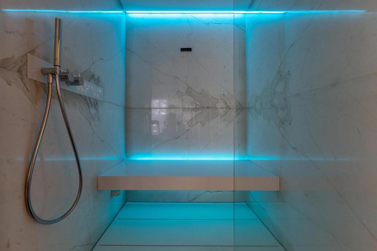 Luxury Carra -