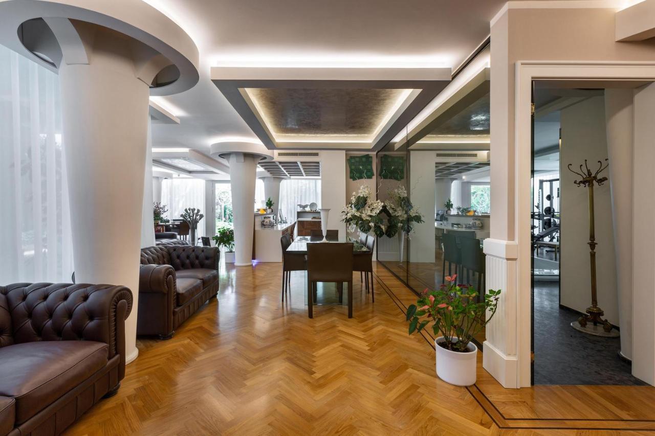 Luxury Carra -